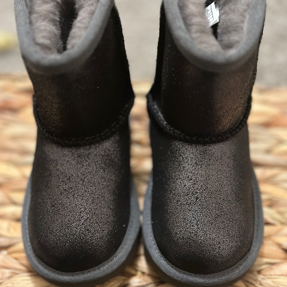 Toddler UGGs size 6